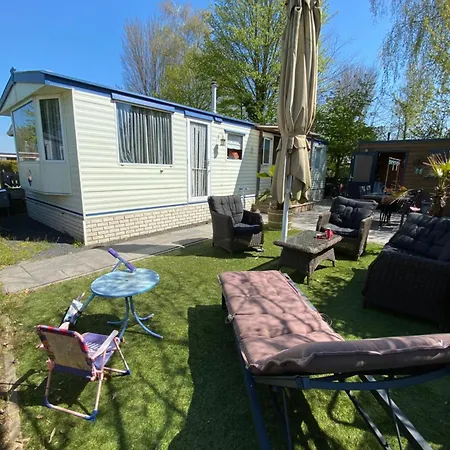 Stacaravan Aan De Maas Camping *